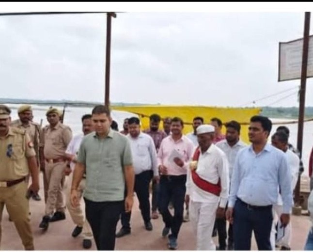 कौशाम्बी में बाढ़ का खतरा: डीएम डॉ. अमित पाल ने संभाला मोर्चा, कड़ा के घाटों पर सुरक्षा इंतज़ाम सख्त