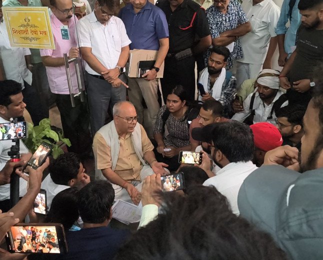 UPRTOU कुलपति की बड़ी पहल: लोक सेवा आयोग से बात कर मुक्त विश्वविद्यालय बचाएगा एकल विषय के छात्रों का भविष्य