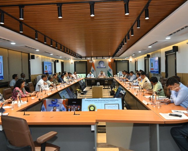 मॉनसून में सुरक्षित रेल सफर के लिए NCR एलर्ट: महाप्रबंधक ने संभाली कमान, अधिकारियों को ज़मीनी निरीक्षण के निर्देश