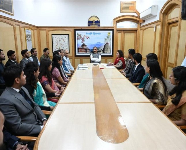 मुख्यमंत्री सुखविंदर सिंह सुक्खू ने प्रशासनिक अधिकारियों को पारदर्शी शासन सुनिश्चित करने की प्रेरणा दी