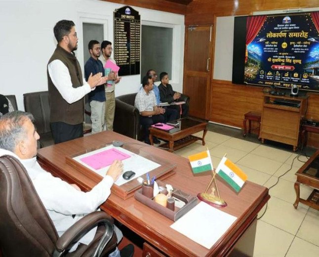 सीएम सुक्खू ने कुल्लू-मंडी और चंडीगढ़ हेलीकॉप्टर सेवा का किया शुभारंभ
