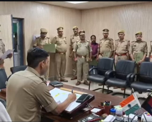 कौशाम्बी: एसपी सत्यनारायण ने की साप्ताहिक समीक्षा बैठक, कार्यों में लापरवाही बरतने पर दी सख्त चेतावनी