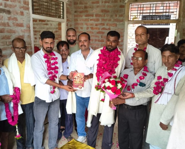 कड़ी मेहनत और अनुशासन ही सफलता की कुंजी: 20 वर्ष की उम्र में दरोगा बने 'गुदड़ी के लाल' दिवाकर सिंह यादव का भव्य सम्मान