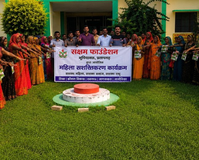 स्वयं सहायता समूह ग्रामीण महिलाओं के आर्थिक एवं सामाजिक विकास का प्रभावी माध्यम - डाॅ रणजीत सिंह