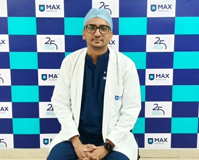 max hospital लखनऊ में एडवांस्ड लीडलेस पेसमेकर तकनीक से बची बुजुर्ग की जान