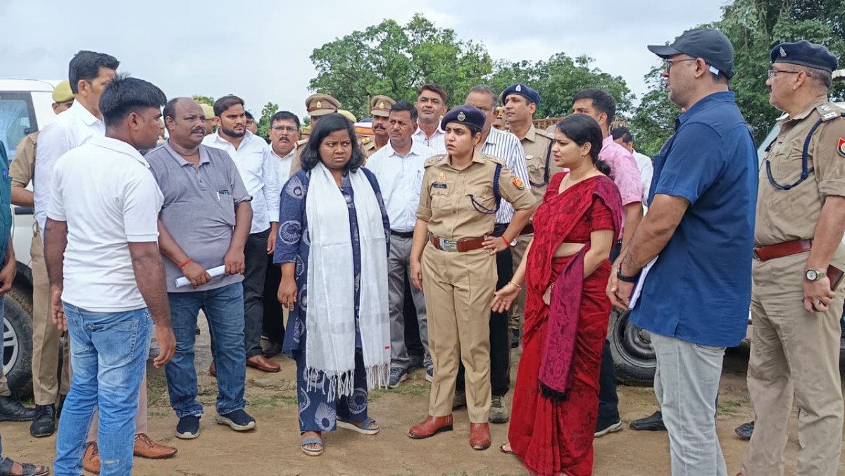 मुख्यमंत्री योगी आदित्यनाथ के प्रस्तावित अम्बेडकरनगर दौरे को लेकर अलर्ट मोड में प्रशासन: डीएम और एसपी ने गोविंद साहब पहुंचकर लिया तैयारियों का जायजा