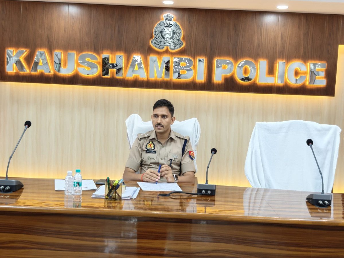 कौशाम्बी: SP सत्यनारायण ने की पाक्षिक समीक्षा गोष्ठी, लंबित मामलों के जल्द निस्तारण और अपराध नियंत्रण पर सख्त निर्देश