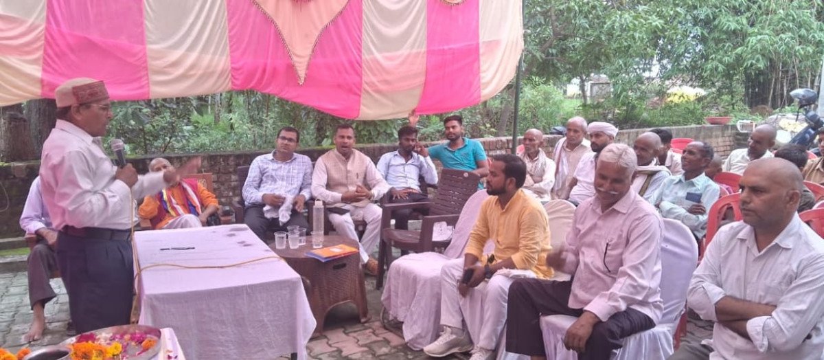 कुंडा में सामाजिक बदलाव की बयार: अधिवक्ता ने माँ की तेरहवीं पर मृत्युभोज का किया बहिष्कार, आयोजित की शोक-श्रद्धांजलि सभा
