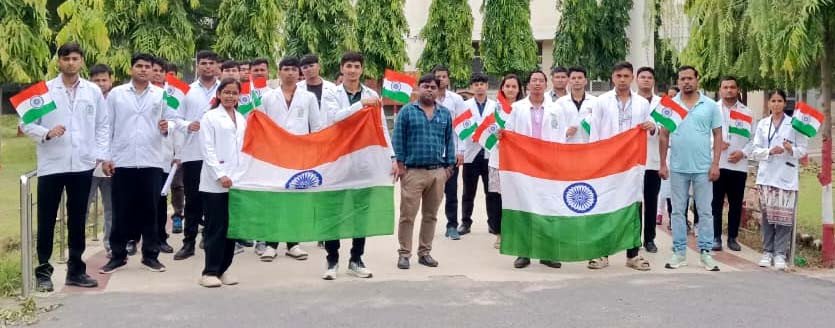 अंबेडकरनगर: महामाया मेडिकल कॉलेज में 'हर घर तिरंगा' अभियान का आगाज, छात्रों ने निकाली भव्य प्रभात फेरी