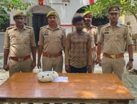 प्रतापगढ़ में 'ऑपरेशन प्रहार' का असर: 1.10 किग्रा गांजे के साथ तस्कर गिरफ्तार, पुलिस ने भेजा जेल