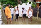 तालाब पटने से गाँव बना 'जलमग्न द्वीप', जलभराव से परेशान मोरहूं के ग्रामीणों ने डीएम दफ्तर का घेराव कर माँगी नाली
