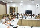 "हर बहन सुरक्षित भाई तक पहुंचे": प्रयागराज डीएम की अध्यक्षता में रक्षाबंधन परिवहन व्यवस्था पर अहम बैठक