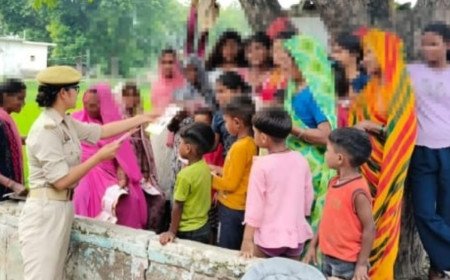 Mission Shakti के तहत महेशगंज पुलिस ने महिलाओं को किया जागरूक, हेल्पलाइन नंबर और नए कानूनों की दी जानकारी