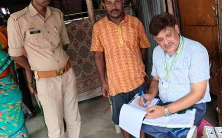 रक्षाबंधन पर मिलावटखोरों पर नकेल: कुंडा में बंगाली मिष्ठान भंडार पर फूड इंस्पेक्टर का छापा, रसगुल्ले का सैंपल लैब भेजा