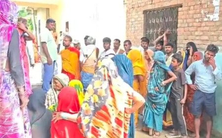 कौशाम्बी में पड़ोसी के घर फंदे से लटका मिला युवती का शव, मोबाइल जब्त कर जांच में जुटी पुलिस