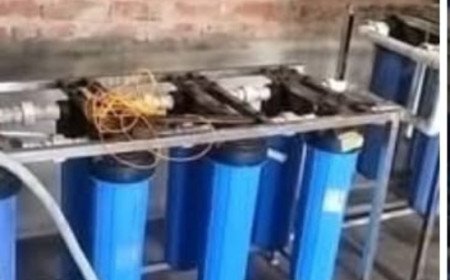 कौशाम्बी: पुलिस और कॉपीराइट टीम का बड़ा एक्शन, पांसौर में चल रही नकली लिक्विड यूरिया फैक्ट्री का किया भंडाफोड़