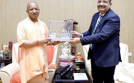 मुख्यमंत्री योगी आदित्यनाथ से मिले इलाहाबाद हाईकोर्ट के मुख्य न्यायाधीश न्यायमूर्ति अरुण भंसाली, सरकारी आवास पर हुई शिष्टाचार भेंट