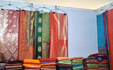 लखनऊ के इंदिरा गांधी प्रतिष्ठान में सजा 'नेशनल सिल्क एक्सपो', रक्षाबंधन की खरीदारी के लिए उमड़ी भीड़