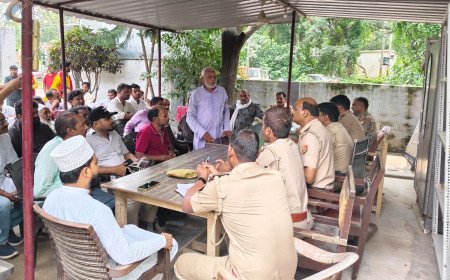 त्योहारों पर सौहार्द की मिसाल: मानिकपुर में पुलिस और जनता ने मिलाया हाथ, शांति व्यवस्था की रूपरेखा तैयार