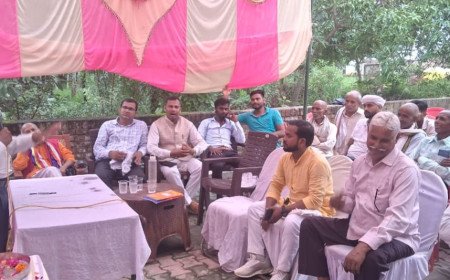 कुंडा में सामाजिक बदलाव की बयार: अधिवक्ता ने माँ की तेरहवीं पर मृत्युभोज का किया बहिष्कार, आयोजित की शोक-श्रद्धांजलि सभा