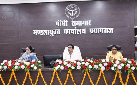प्रयागराज के नवनियुक्त मंडलायुक्त डॉ. लोकेश एम. ने संभाला पदभार, पटल प्रभारियों को दिए कड़े निर्देश