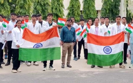 अंबेडकरनगर: महामाया मेडिकल कॉलेज में 'हर घर तिरंगा' अभियान का आगाज, छात्रों ने निकाली भव्य प्रभात फेरी