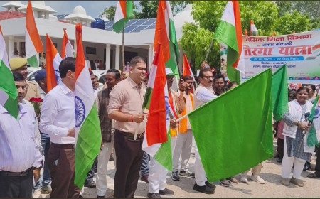 #tirangayatra : मंझनपुर में बेसिक शिक्षा विभाग की भव्य तिरंगा यात्रा, 'भारत माता की जय' से गुंजायमान हुआ शहर