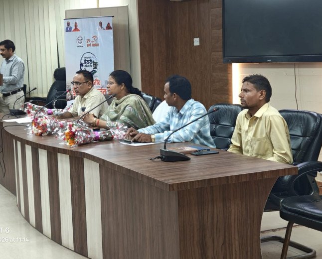 उत्तर प्रदेश दुग्धशाला विकास विभाग के 50 साल पूरे: अंबेडकरनगर में लघु फिल्मों का प्रदर्शन, लाभार्थियों को मिले चयन पत्र