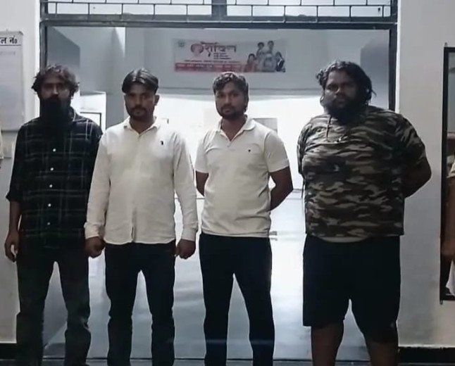 कौशाम्बी में मवेशी व्यापारी से रंगदारी का प्रयास: कोखराज पुलिस ने बोलेरो सवार 4 रंगबाजों को दबोचा, एक फरार