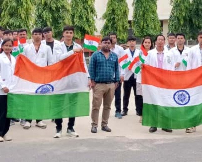 अंबेडकरनगर: महामाया मेडिकल कॉलेज में 'हर घर तिरंगा' अभियान का आगाज, छात्रों ने निकाली भव्य प्रभात फेरी