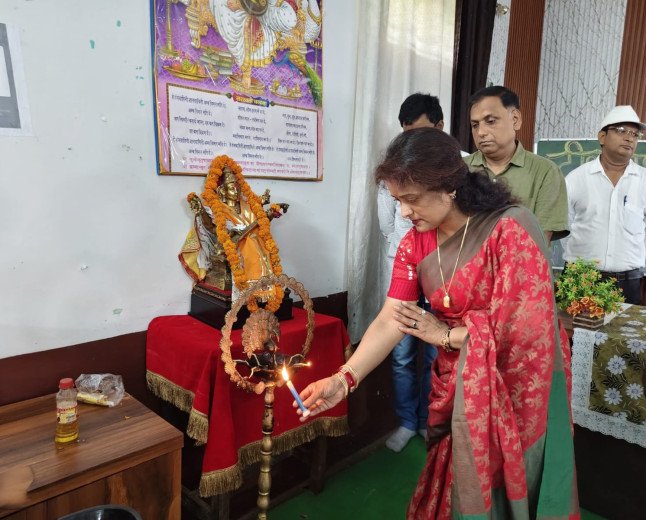 अम्बेडकर नगर: बी.एन.के.बी. पी.जी. कॉलेज में नवप्रवेशी छात्रों के लिए 'अभिन्यास कार्यक्रम' आयोजित, प्राचार्य ने दीं शुभकामनाएं