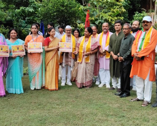 इंटरनेशनल सेंटर इंग्लिश स्कूल में तिरंगा फहराकर बच्चों ने पेश की मनमोहक प्रस्तुतियां