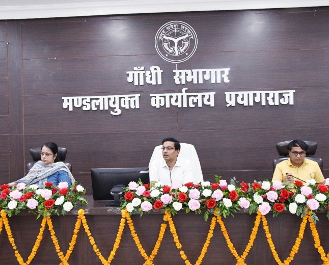 प्रयागराज के नवनियुक्त मंडलायुक्त डॉ. लोकेश एम. ने संभाला पदभार, पटल प्रभारियों को दिए कड़े निर्देश