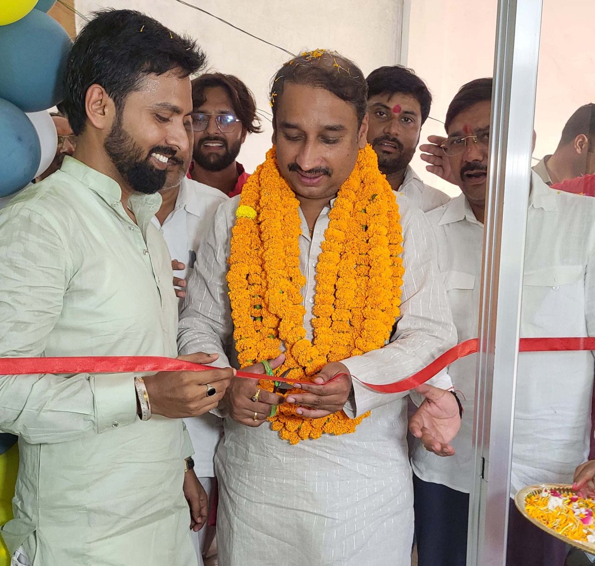विधायक दीपक पटेल ने 'रुद्राक्ष सोलर' का किया भव्य उद्घाटन, सिद्धविनायक पूजा में भी हुए शामिल