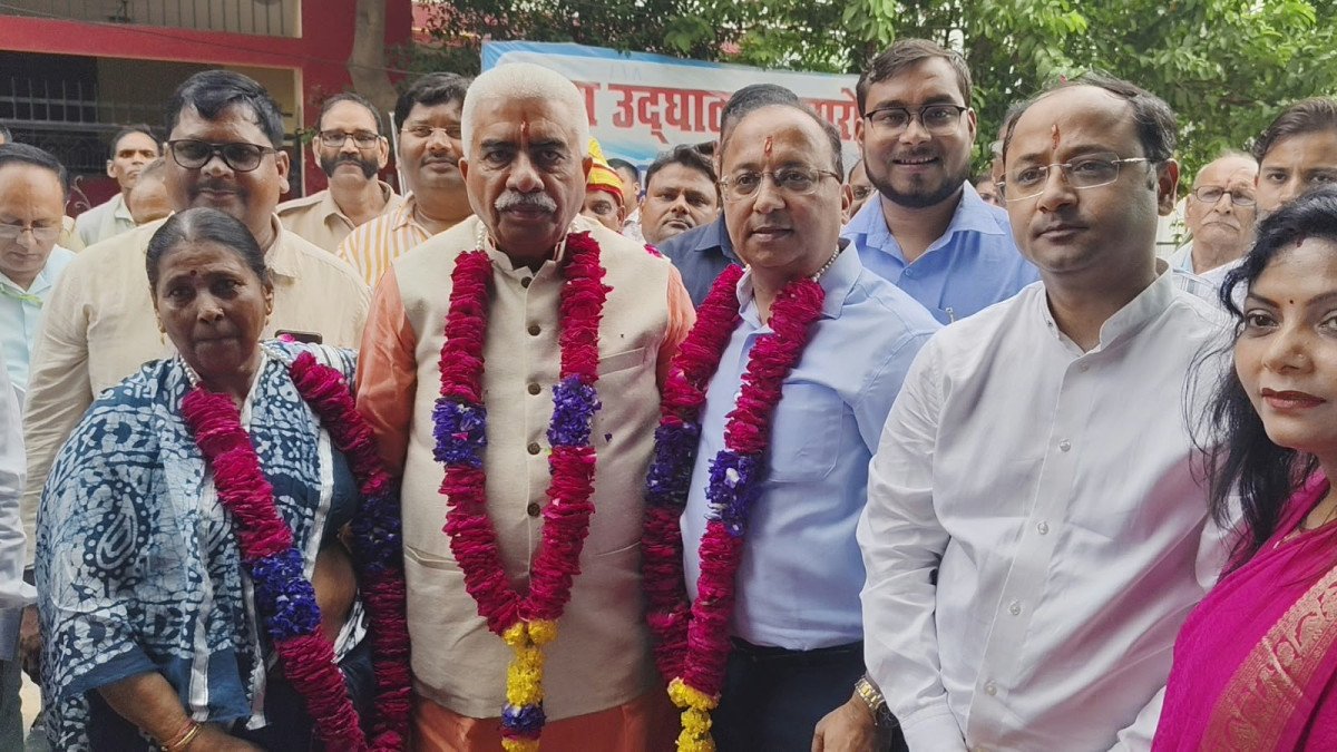 कानपुर: राजरानी हॉस्पिटल में अत्याधुनिक मॉड्यूलर आई ओटी का उद्घाटन, मंत्री राकेश सचान ने काटा फीता