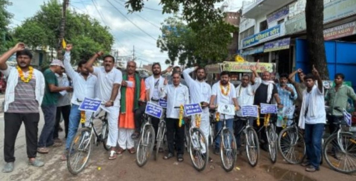 जेन ज़ी कनेक्ट साइकिल यात्रा का कुंडा में जोरदार स्वागत, युवाओं ने उठाए शिक्षा-रोजगार के सवाल