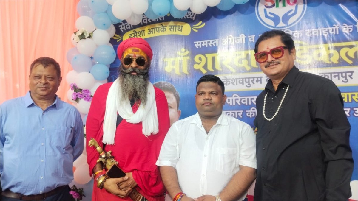कानपुर: मां शारदा मेडिकल स्टोर की 21वीं वर्षगांठ, 'भाभी जी घर पर हैं' के रोहिताश्व गौड़ (तिवारी जी) ने बांधा समां
