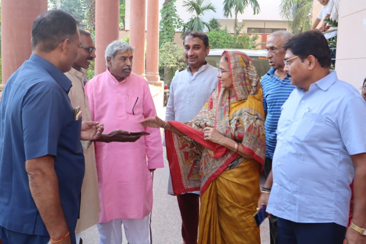 प्रयागराज पहुंचे भाजपा के वरिष्ठ नेता विनय कटियार: विधायक दीपक पटेल और पूर्व सांसद केशरी देवी से की शिष्टाचार भेंट