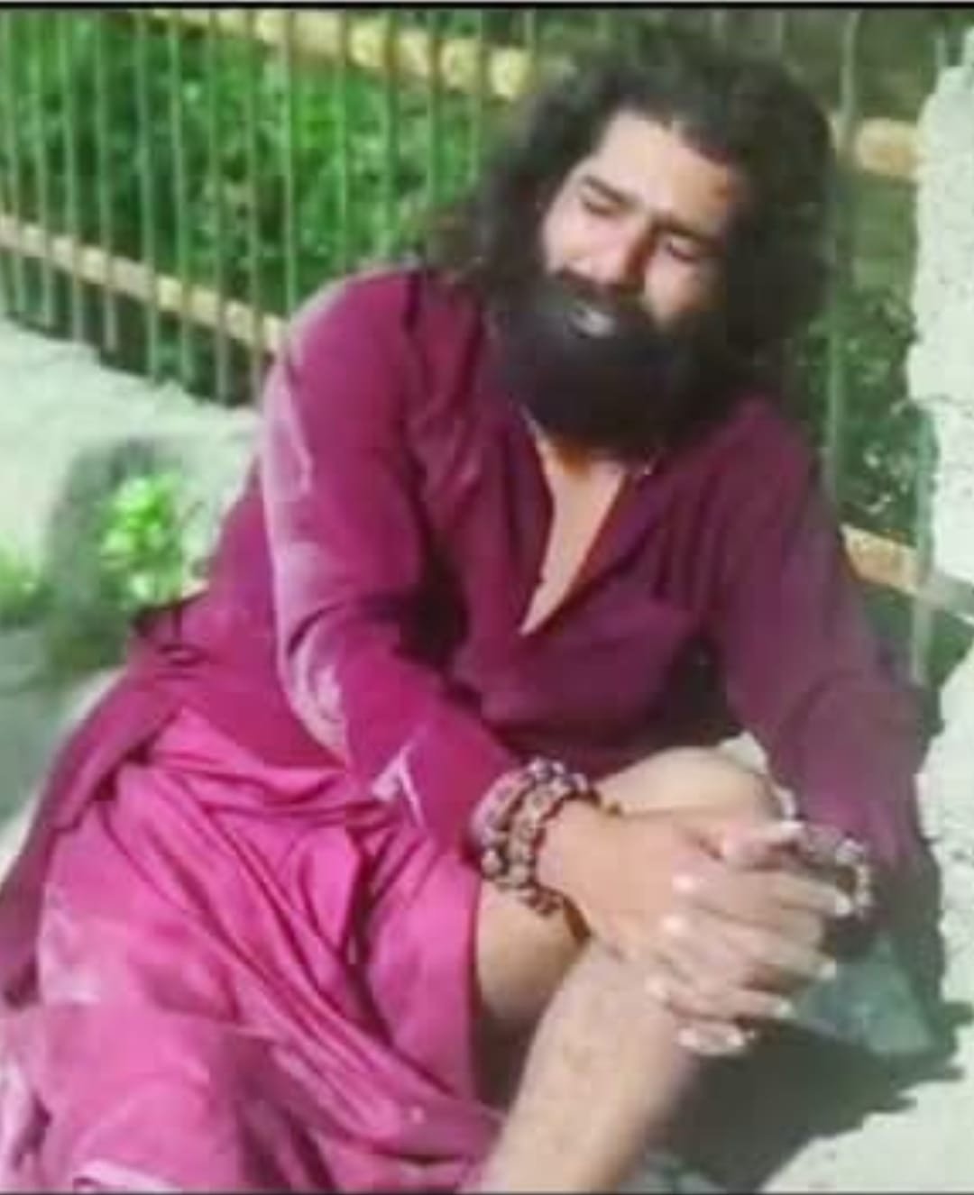 धर्मनगरी में ढोंगी बेनकाब: खुद को जूना अखाड़े का साधु बताने वाले की महिलाओं ने की धुनाई, 100 से अधिक महिलाओं के शोषण का आरोप