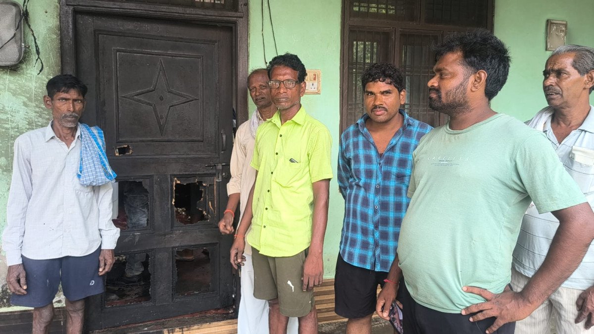 मानिकपुर में सूने घर में भड़की आग, सब्जी कारोबारी की गृहस्थी जलकर खाक