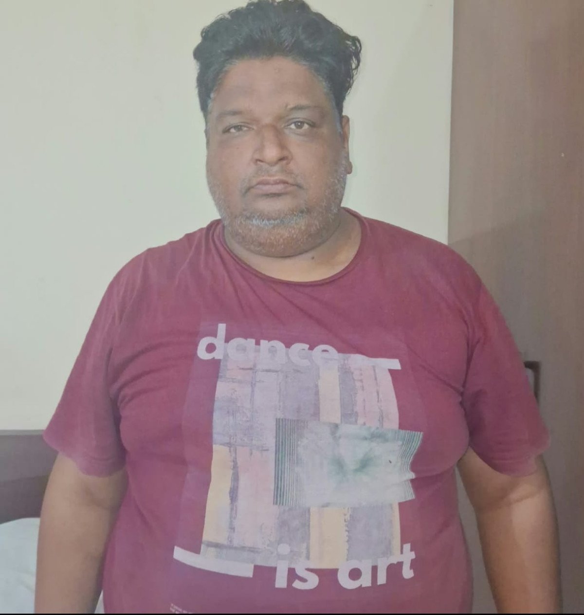 मुंबई सीआईडी की टीम ने मानिकपुर में मारा छापा, कोडीन युक्त कफ सिरप और 1.60 लाख रुपये के साथ परवेज गिरफ्तार