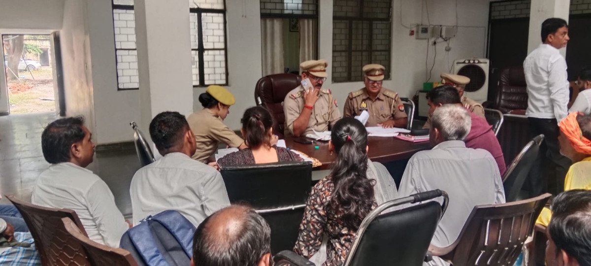 कोखराज समाधान दिवस: नायब तहसीलदार व एसओ ने सुनीं शिकायतें, काम में लापरवाही पर लेखपालों को दी कड़ी चेतावनी