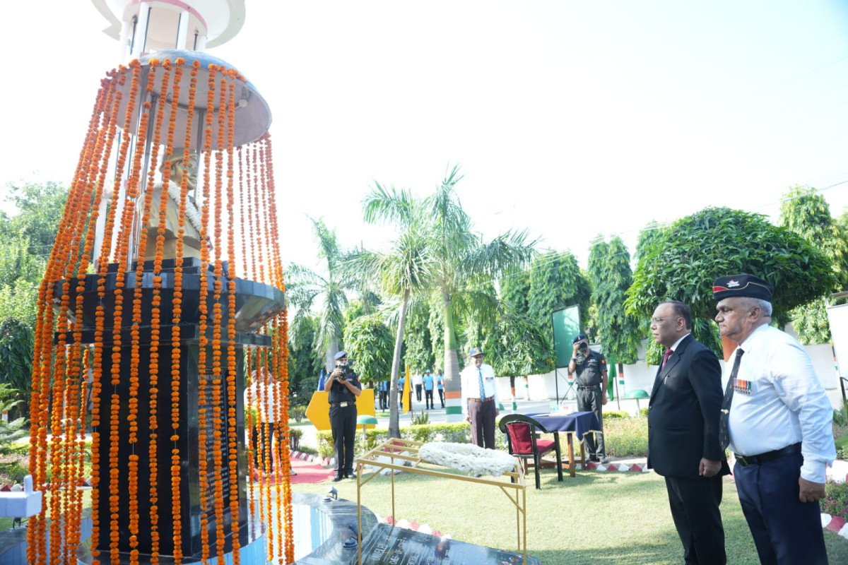 लखनऊ: महावीर चक्र विजेता शहीद मेजर आशाराम त्यागी का शहादत दिवस मना, 'स्मृति द्वार' का हुआ भव्य उद्घाटन