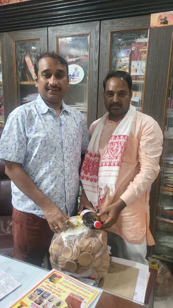 सेवा संकल्प अभियान: 'आशीर्वाद का दिया' कार्यक्रम को ऐतिहासिक बनाने में जुटे फूलपुर विधायक दीपक पटेल, मंडल अध्यक्षों को सौंपे दीप