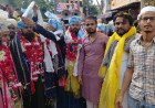बेकनगंज में जुलूस-ए-गौसिया का भव्य इस्तकबाल, गरीब नवाज ज्वेलर्स ने अकीदतमंदों में बांटा तबरूक