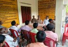 मानिकपुर: 'ऑपरेशन सजग' के तहत तिवारीपुर में पुलिस ने लगाई चौपाल, ग्रामीणों को सुरक्षा और साइबर अपराधों के प्रति किया जागरूक