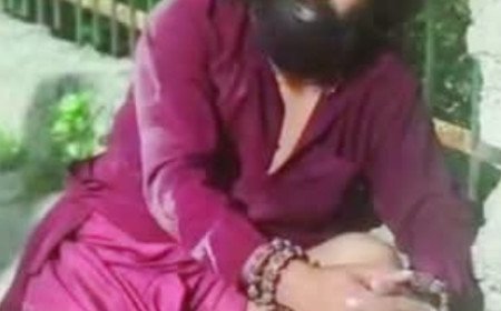 धर्मनगरी में ढोंगी बेनकाब: खुद को जूना अखाड़े का साधु बताने वाले की महिलाओं ने की धुनाई, 100 से अधिक महिलाओं के शोषण का आरोप