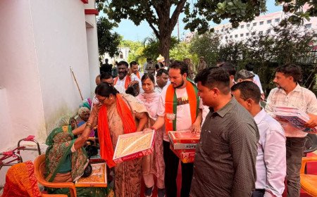 सेवा संकल्प अभियान 2026: कौशाम्बी में प्रभारी मंत्री कृष्णा पासवान ने वृद्धजनों को बांटे फल और अंगवस्त्र, जाना कुशलक्षेम