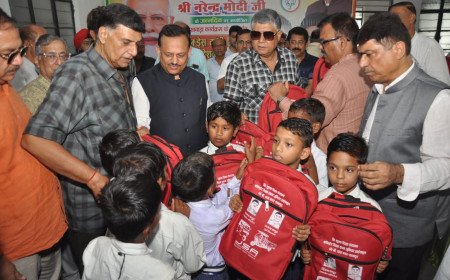कानपुर: पीएम मोदी के जन्मदिन पर कोपोस्टेट शिक्षा सदन में 458 बच्चों को बांटी गई मुफ्त शिक्षा सामग्री