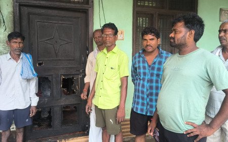 मानिकपुर में सूने घर में भड़की आग, सब्जी कारोबारी की गृहस्थी जलकर खाक